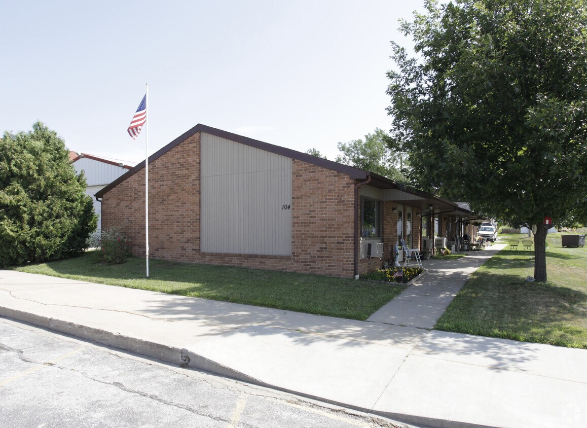 Primary Photo - 104 3rd St