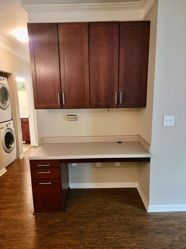 Building Photo - Adorable one bedroom condo in a gated comm...