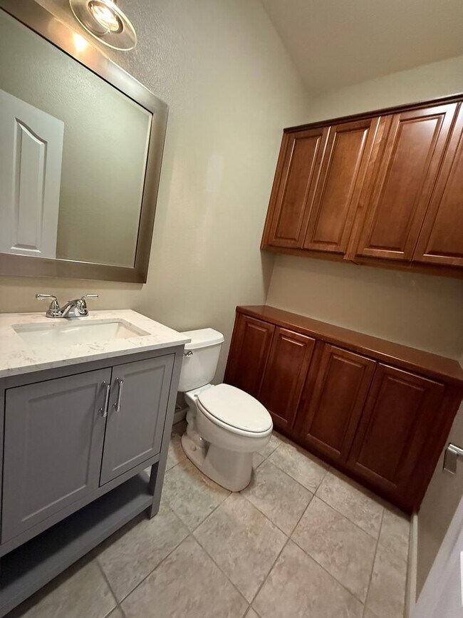 Foto del edificio - *For Rent: Stunning 2-Bedroom, 2-Bathroom ...