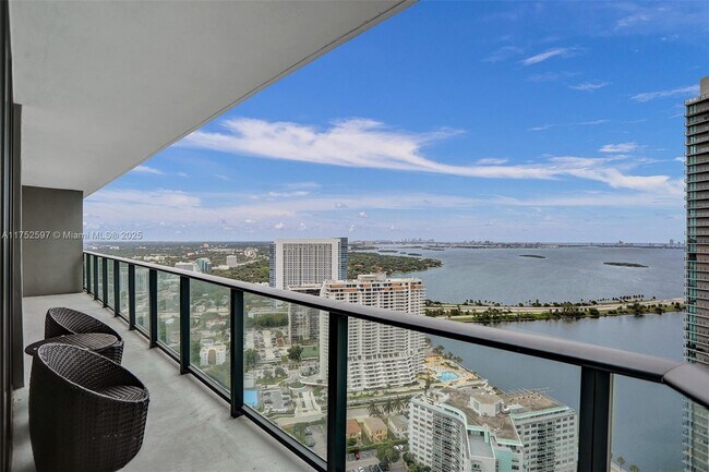 Foto del edificio - 501 NE 31st St