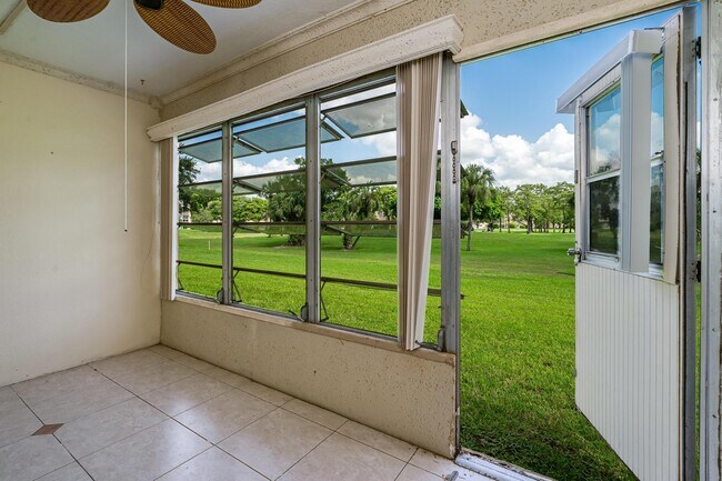 Foto del edificio - 1010 Country Club Dr