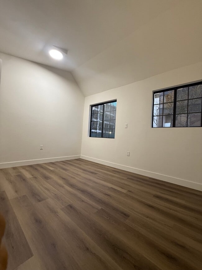 Building Photo - 1518 N Broadway