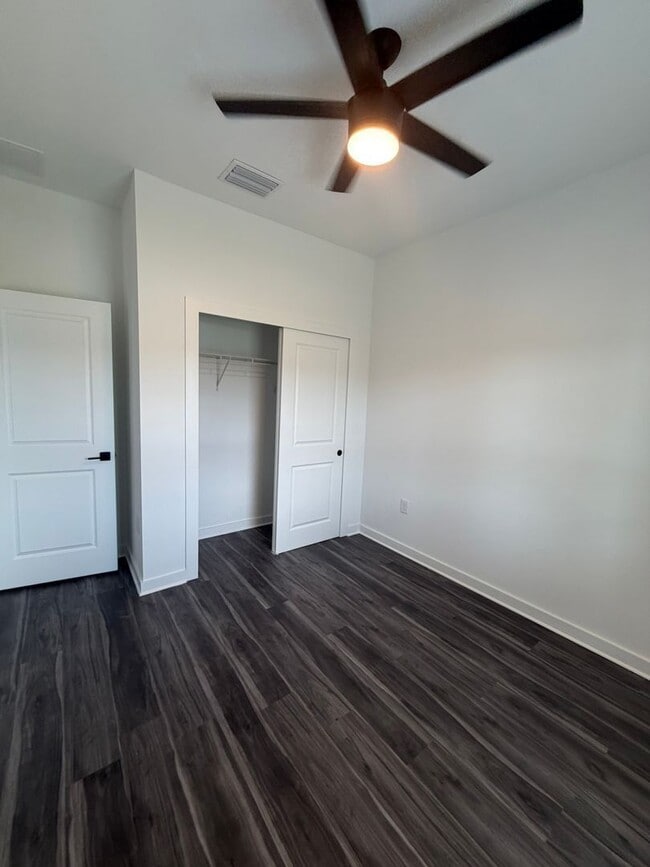 Building Photo - 149 Pine Ln