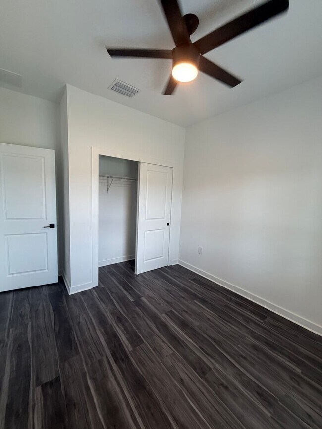 Foto del edificio - 149 Pine Ln