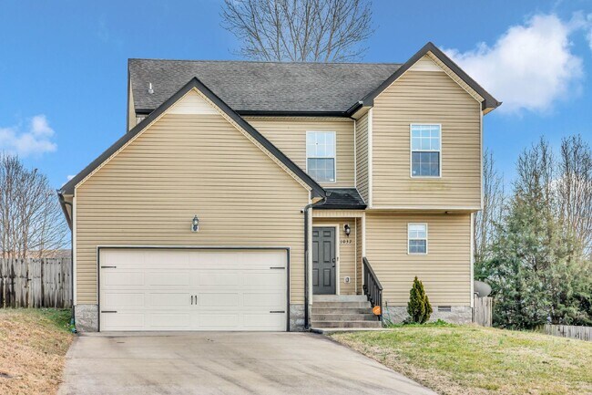 Building Photo - Charming 3 Bed, 2.5 Bath Rental Home in Cl...