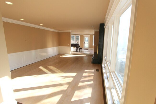 Building Photo - 3333 Deer Hollow Dr