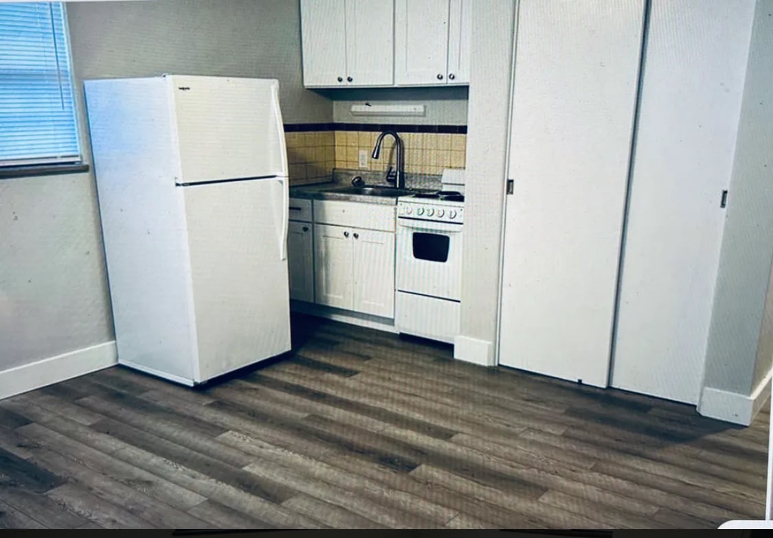 Building Photo - 27 Chessen Ave