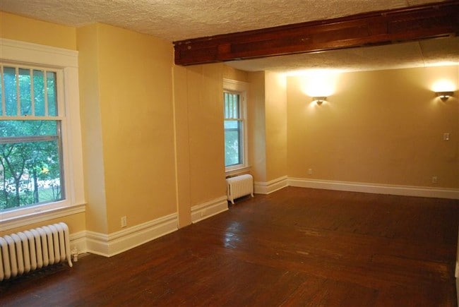 Building Photo - 526 Evergreen Ave