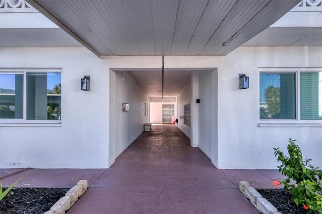 Building Photo - 761 John Ringling Blvd