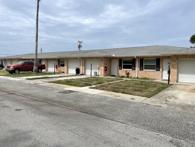 Building Photo - 2241 Granada Dr