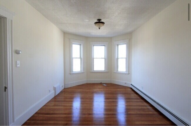 Foto del edificio - 5 Partridge Ave