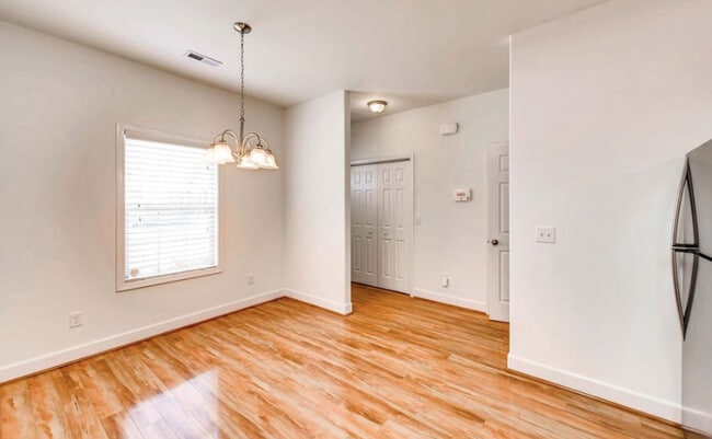 Building Photo - 2027 Pinecrest Dr