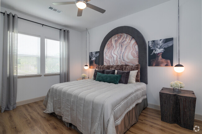 First bedroom - The Rosslyn at Garden Oaks