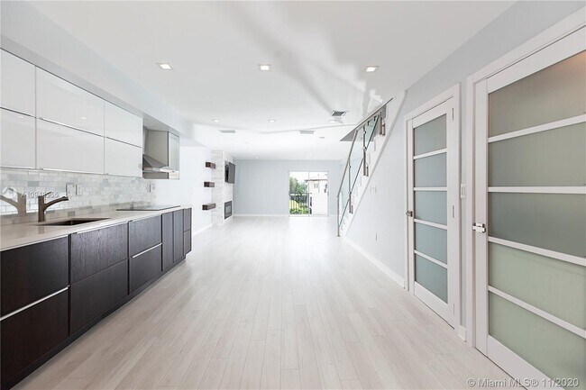 Foto del edificio - 6901 Edgewater Dr