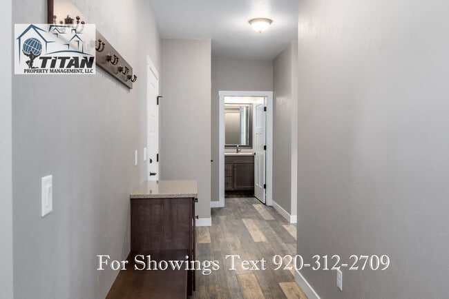 Building Photo - 1087 Faith Ct