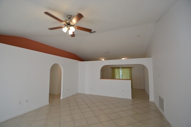 Building Photo - 3 BR/2BA HOME IN SE PALM BAY