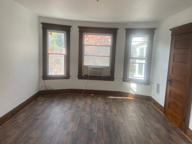 Foto del edificio - 263 Hawley Ave