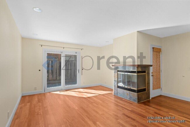 Building Photo - 700 Chiquita Ave