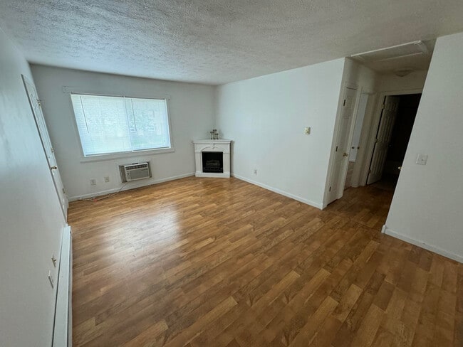 Foto del edificio - 1240 Hilltop Cir