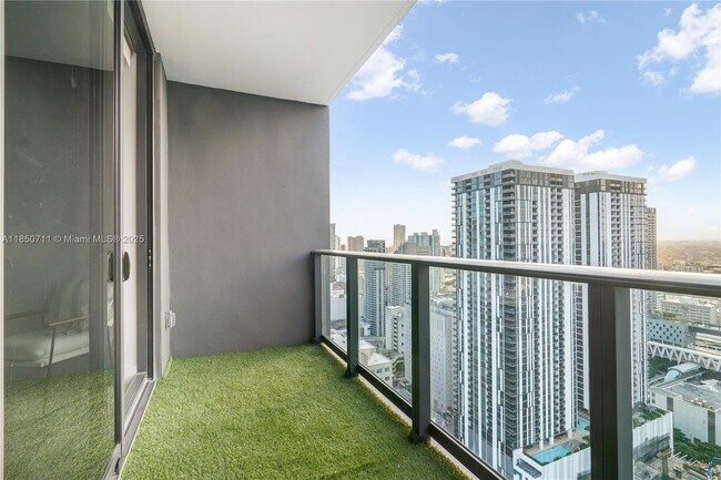 Foto del edificio - 601 NE 1st Ave