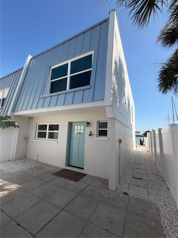 Foto del edificio - 716 Bayway Blvd