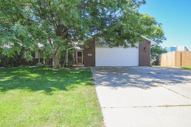 Foto del edificio - Oversized Twin Home Featuring a Huge Finished Basement!