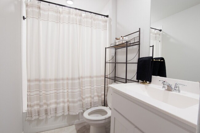 Building Photo - Serene 3BD Fort Worth Oasis | All Utilities Included | Near Alliance Hub