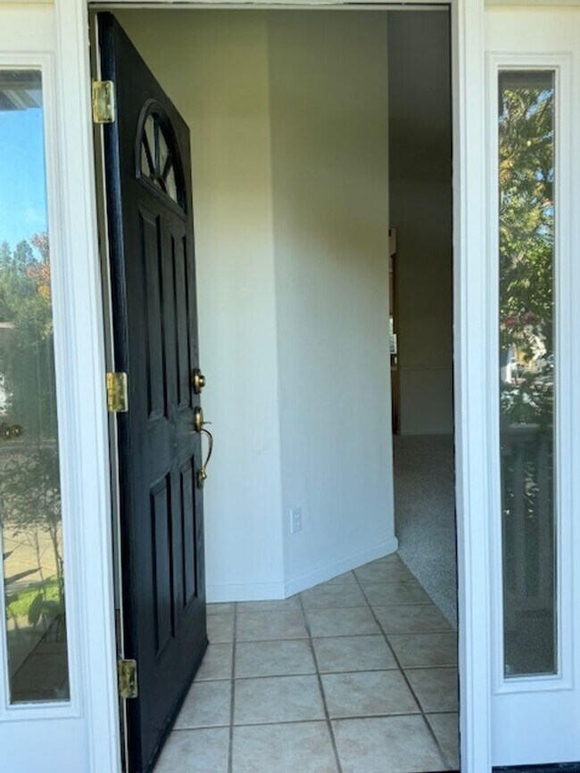 Building Photo - Beautiful Three Bedroom North Napa Home