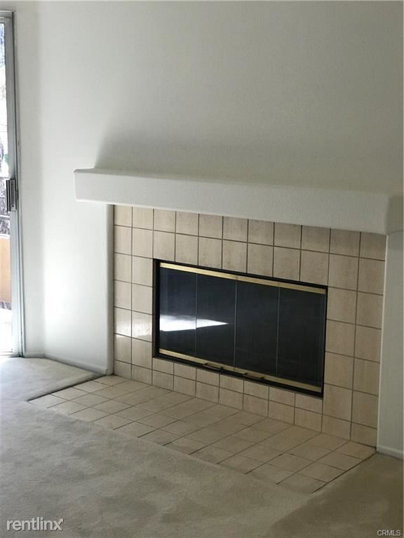 Building Photo - 2 br, 2 bath Condo - 12 Menlo Aisle # 160