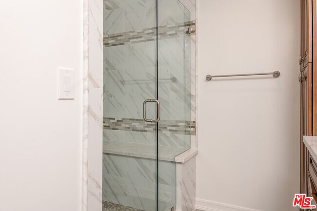 Foto del edificio - 234 E Tamarack Ave