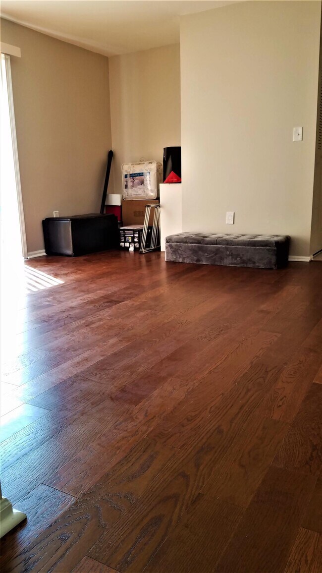 Living room - 18 Cypress Ct