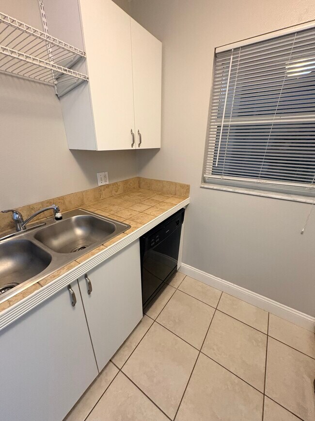 Foto del edificio - 4870 S Atlantic Ave