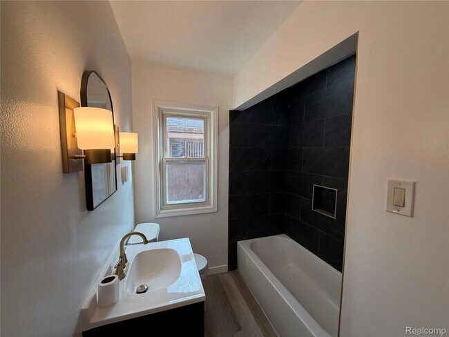 Foto del edificio - 11742 Whitehill St