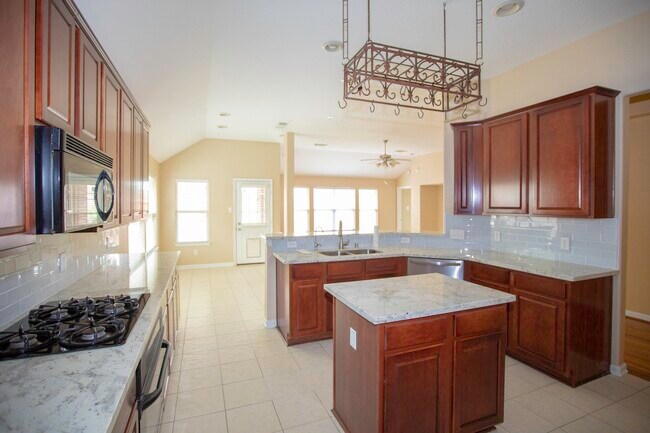 Building Photo - 3006 Reindeer Crescent