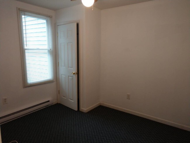 Building Photo - 164 Maple Ave
