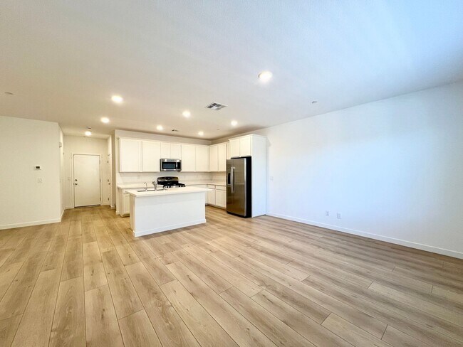 Foto del edificio - BRAND NEW! NEVER LIVED IN! 3BD/2.5BA HOME ...