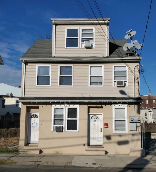 Building Photo - 57 Cedar St