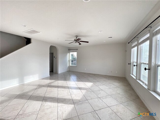 Foto del edificio - 310 Creekview Way