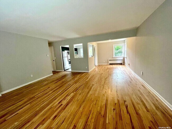 Building Photo - 5 Hallock St