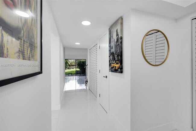 Foto del edificio - 3843 Alcantara Ave