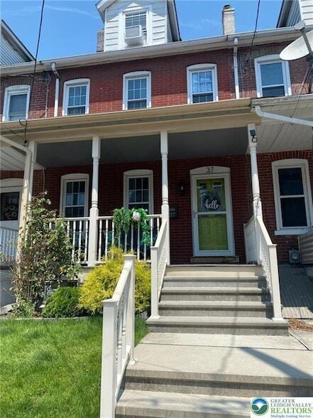 Building Photo - 37 E Evergreen St