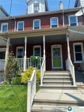 Building Photo - 37 E Evergreen St