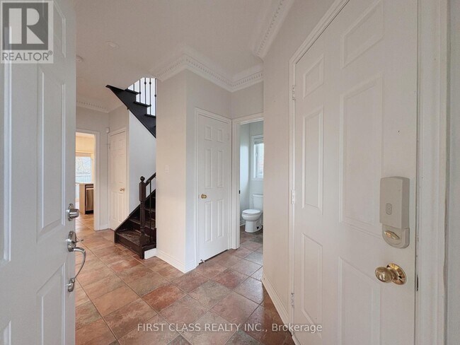 Building Photo - 70 Loredana Ct