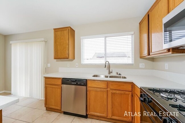 Building Photo - 617 Lava Beds Way