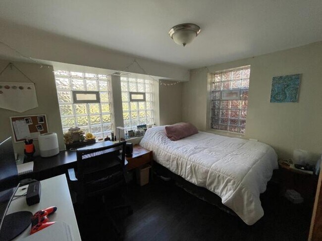 Building Photo - 1 bedroom in CHICAGO IL 60647