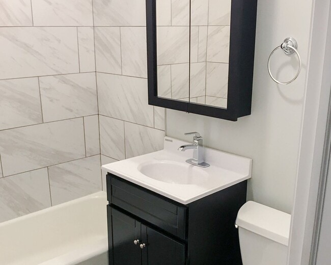 Building Photo - 2730 N Wayne Ave