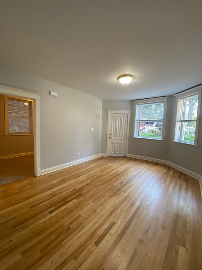 living room light and airy - 2726 W Wellington Ave