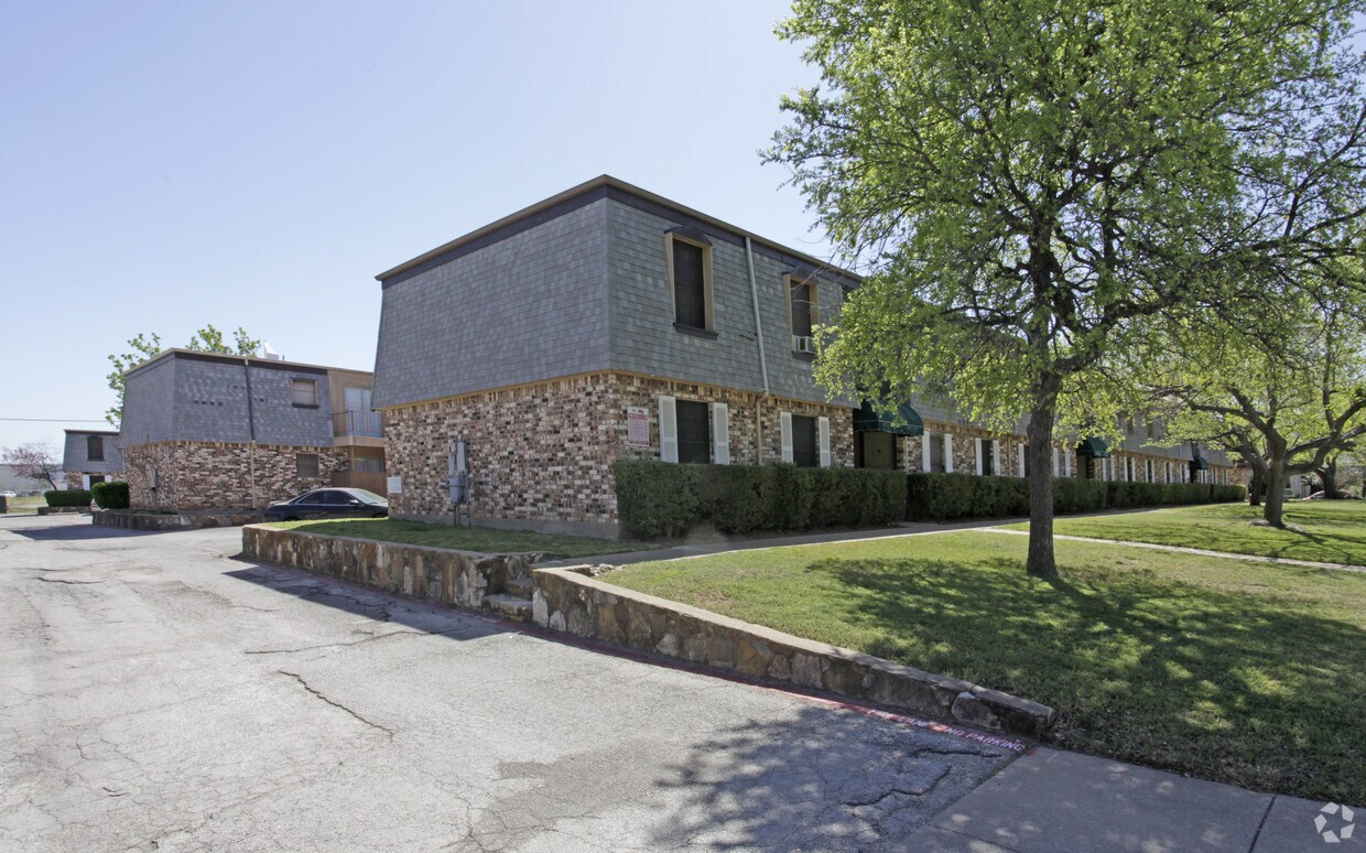 White Lake Hills Apartment Apartments in Fort Worth, TX