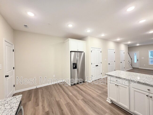 Foto del edificio - 1511 Fort Bragg Rd