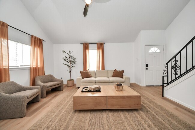 Building Photo - 8631 Valley Ledge Dr